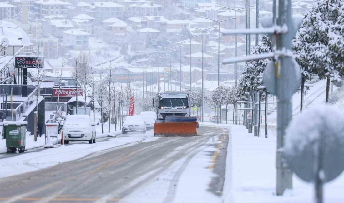 Sakarya Büyükşehir Belediyesi, 24 saat esasıyla devam eden karla mücadele