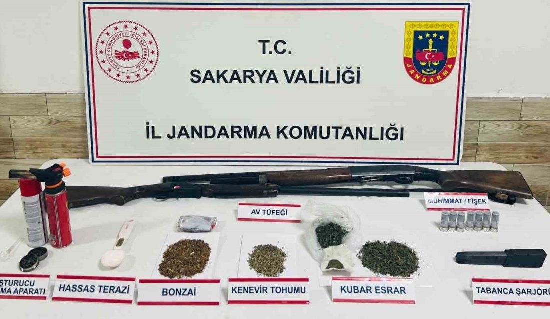 Sakarya’da jandarma ekiplerince yapılan kaçakçılık ve uyuşturucu operasyonunda gözaltına alınan