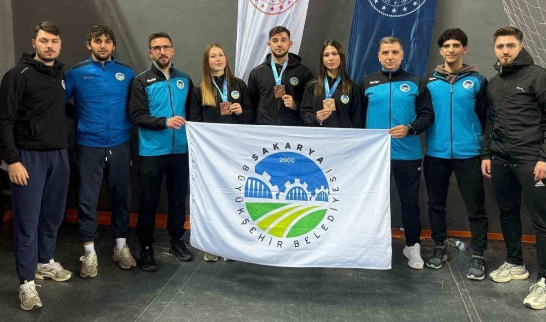 Sakarya Büyükşehir Belediyesi Karate sporcuları, Trabzon’da düzenlenen Türkiye Büyükler Karate