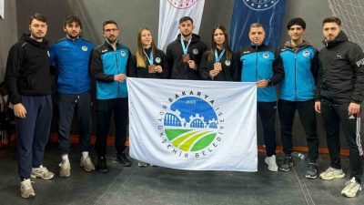 Sakarya Büyükşehir Belediyesi Karate sporcuları, Trabzon’da düzenlenen Türkiye Büyükler Karate