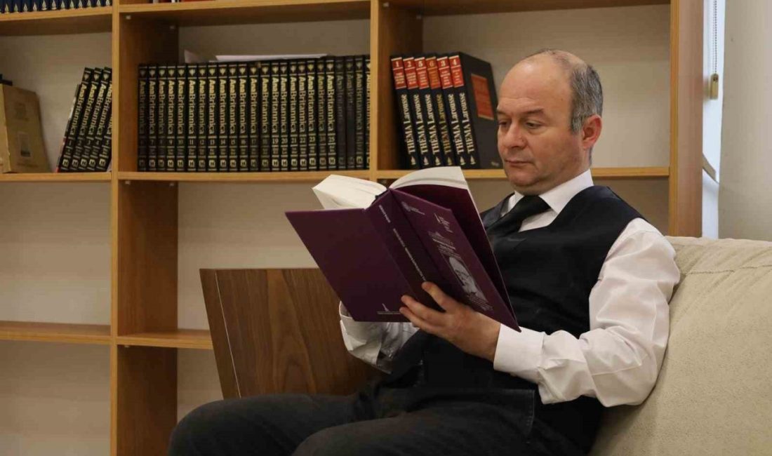Usta sanatçı bu kitapla Türk Müziği’ne ışık, yeni nesle ilham oldu Sakarya Büyükşehir Belediyesi Kent Orkestrası Saksafon Sanatçısı ve Yazar Serhat