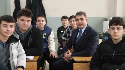 DÜZCE(İHA) – Düzce Valisi Selçuk Aslan, Fatih Mesleki ve Teknik