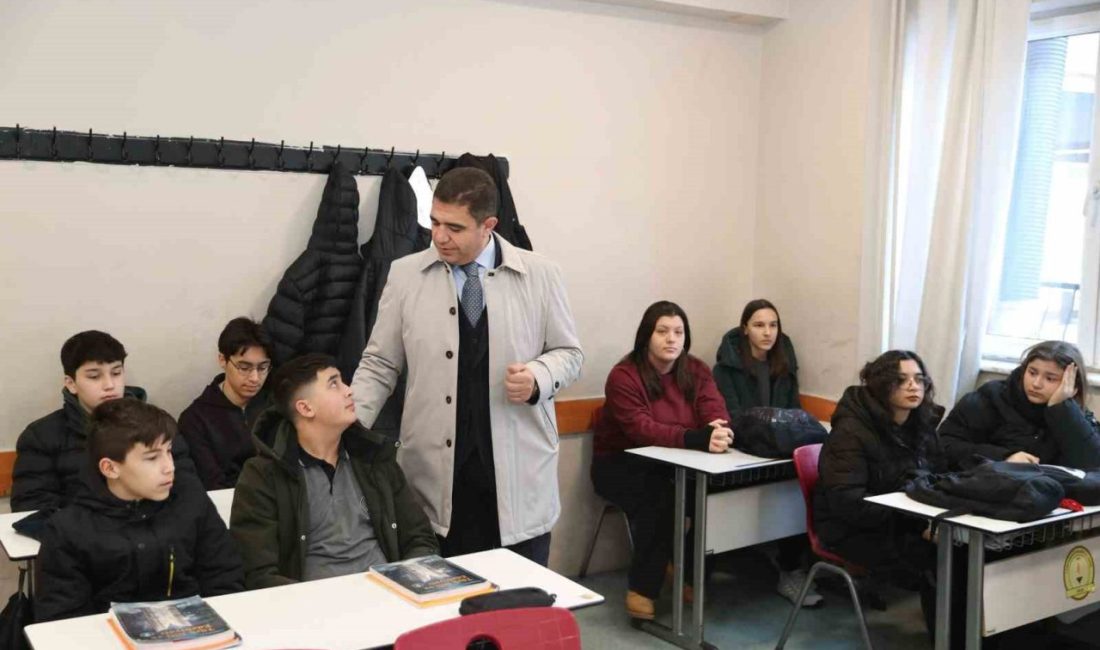 DÜZCE (İHA) – Cumhuriyet Anadolu Lisesi’ni ziyaret eden Düzce Valisi