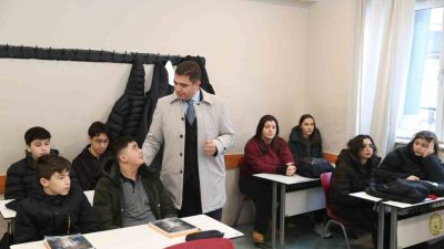 DÜZCE (İHA) – Cumhuriyet Anadolu Lisesi’ni ziyaret eden Düzce Valisi