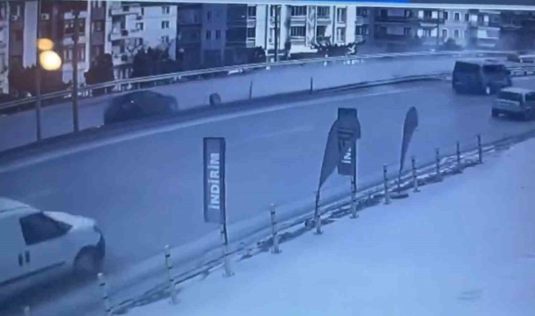 Yalova’da kontrolden çıkan otomobilin bariyerlere çarptığı kaza kamerada Yalova’da bariyerlere çarpan otomobilin sürücüsü kazayı yara almadan atlattı. Kaza