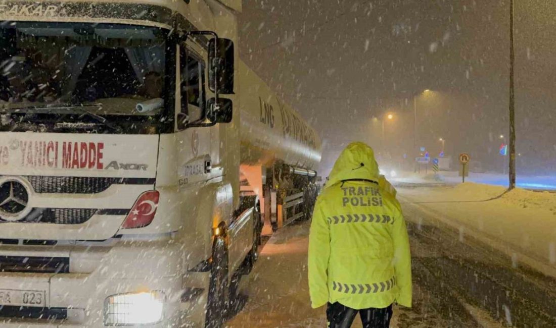 Düzce’de akşam saatlerinde başlayan yoğun kar yağışı sebebi ile Bolu