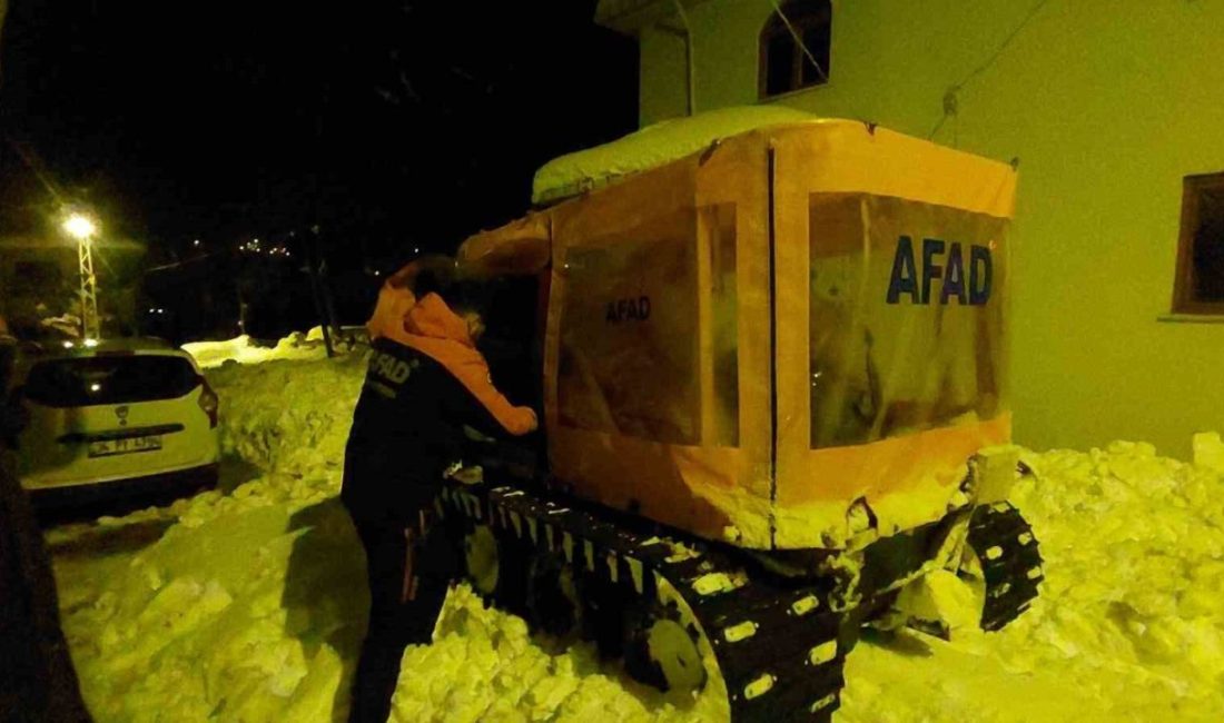 Kastamonu’nun Cide ilçesinde yolu kapanan köyde hastalanan kadın, paletli kar