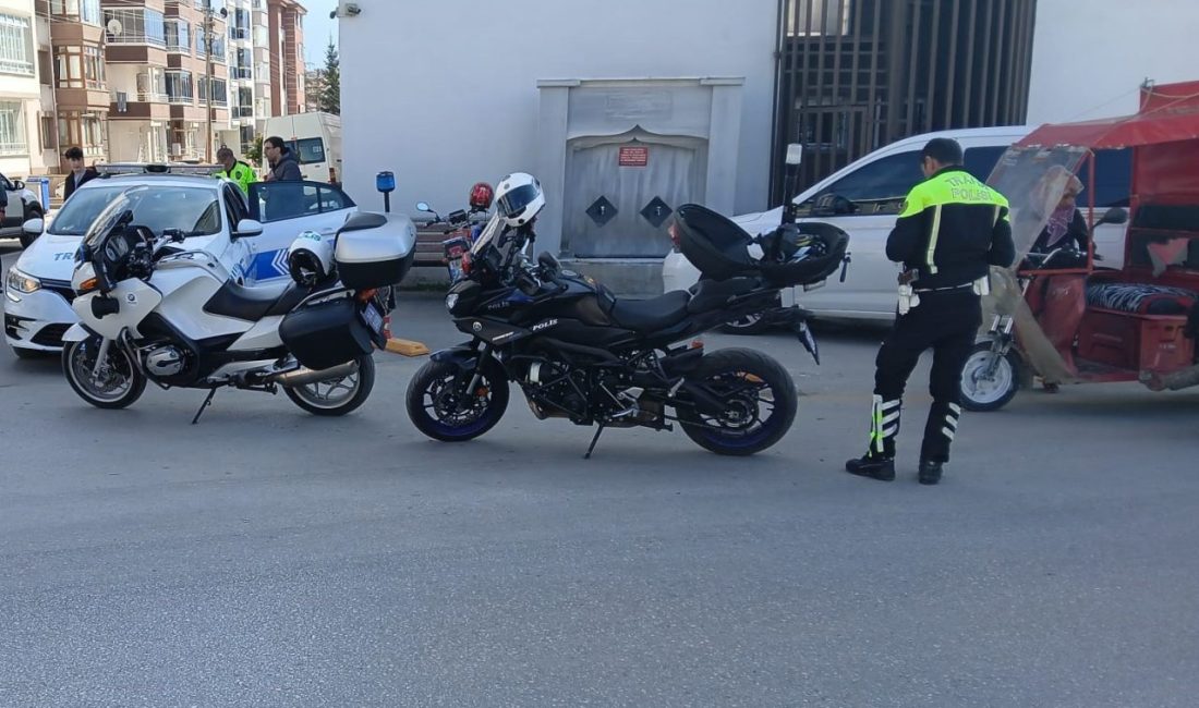 Bolu’da trafik polisi ekipleri tarafından yapılan denetimlerde 11 motosiklet sürücüsüne