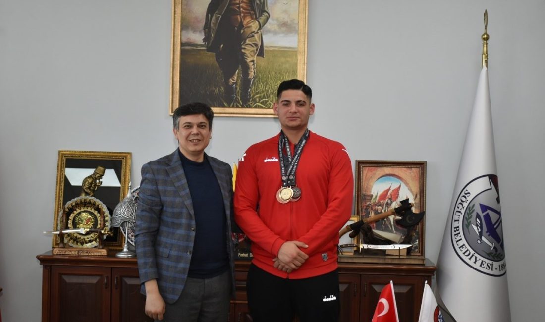 2 kez Türkiye Şampiyonu iki kez de Türkiye üçüncüsü oldu Söğüt Belediye Başkanı Ferhat Durgut, gülle ve cirit atma branşında