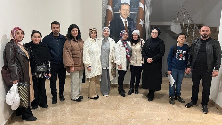 AK Parti ’Gönül Sofraları’ etkinliğinde halkla bir araya geliyor Bilecik AK Parti İl Teşkilatı tarafından düzenlenen ’Gönül Sofraları’ etkinlikleri