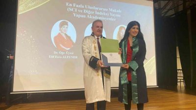 Kocaeli Sağlık ve Teknoloji Üniversitesi (KOSTÜ) akademisyenleri, düzenlenen törende unvanlarına