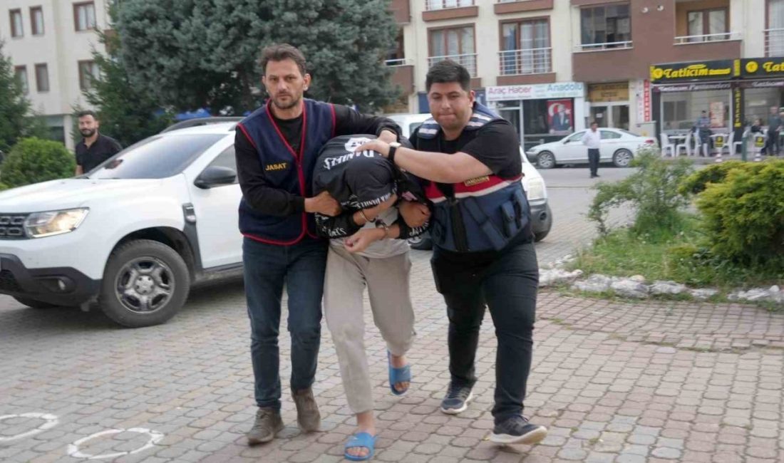 Kastamonu’nun Araç ilçesinde kayıp olarak aranan ve ormanlık alanda aracından