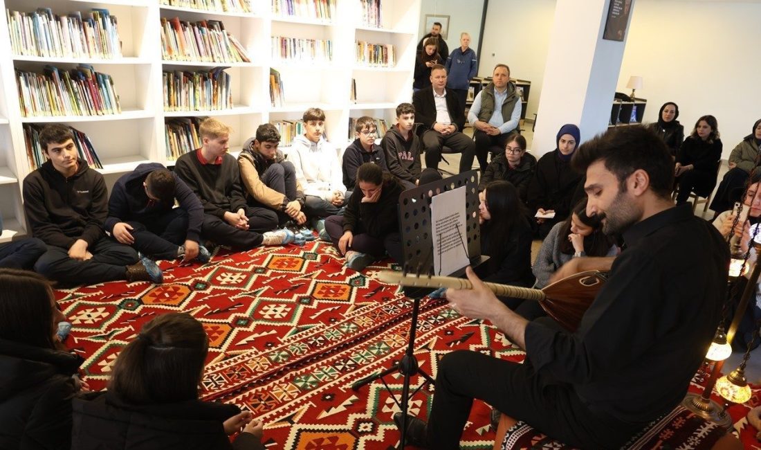 Aşık Veysel ölümünün 52. yıl dönümünde türküleri ile anıldı Kocaeli’de Türk halk edebiyatının önemli isimlerinden Aşık Veysel Şatıroğlu, ölümünün