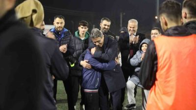 Yenimahallespor yönetici ve oyuncularıyla idman programında buluşan Erenler Belediye Başkanı