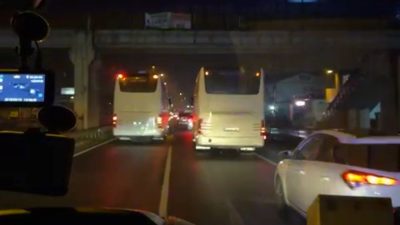 Düzce’de akşam saatlerinde bayram yoğunluğu olmasına rağmen, ambulansın geldiğini gören