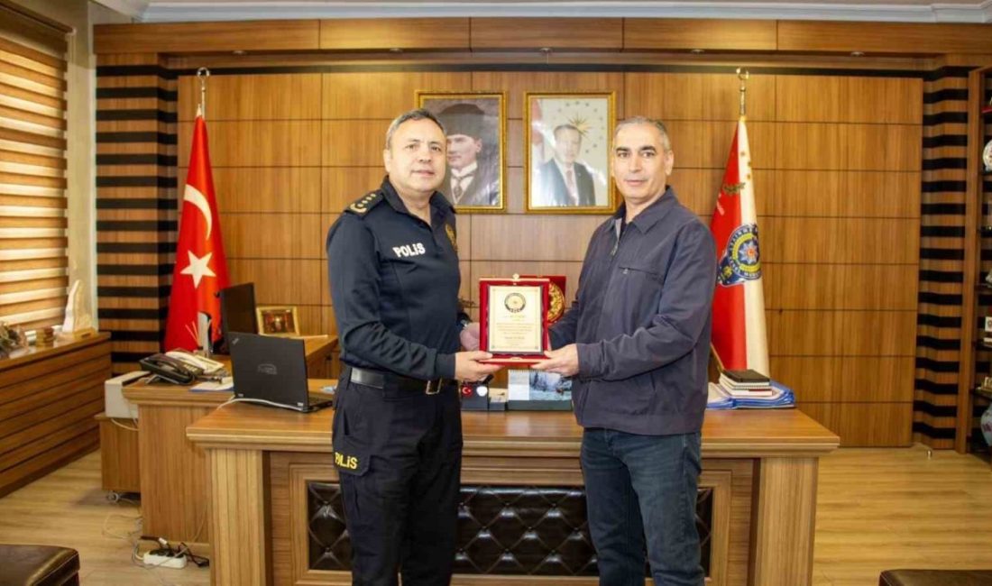 Bilecik İl Emniyet Müdürü Hakan Yılmaz, emekliye ayrılan Polis Memuru