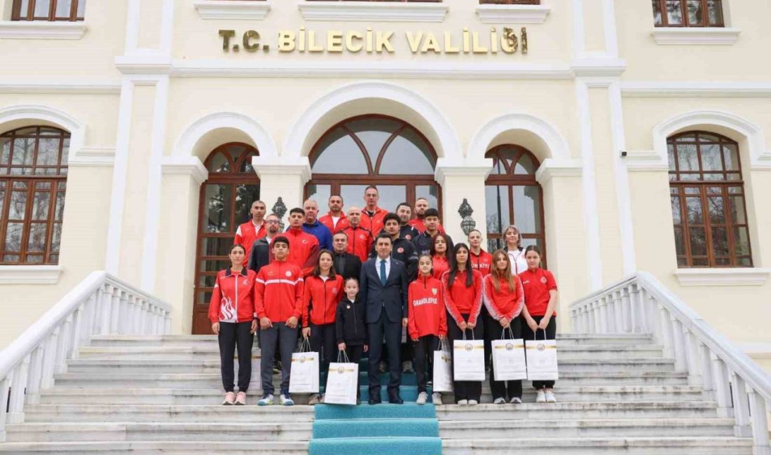 Bilecik’in gururu sporcuları ağırladı Bilecik Valisi Şefik Aygöl, ulusal ve uluslararası spor müsabakalarında şehrimizi