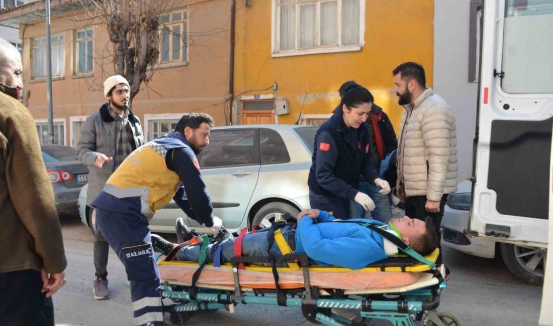 Bilecik’te seyir halinde kontrolden çıkarak devrilen motosiklette bulunan 2 kişi
