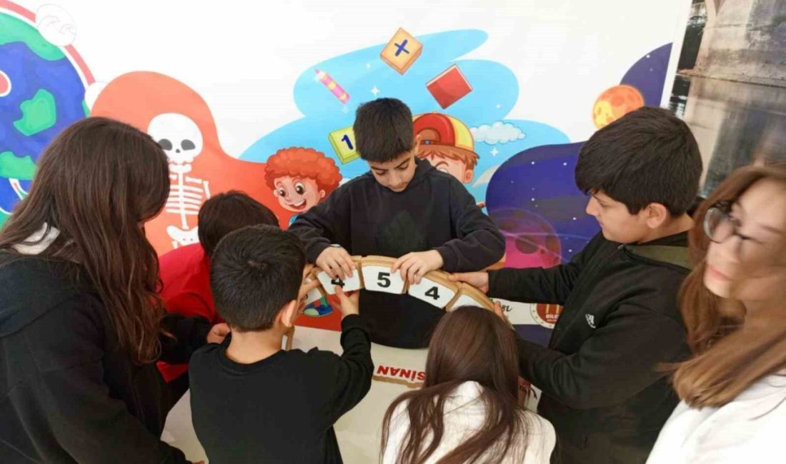 Bilgi Evi okul gibi faaliyet gösteriyor Bilecik Belediyesi Bilgi Evi Matematik Müzesi, bu dönemde de yüzlerce