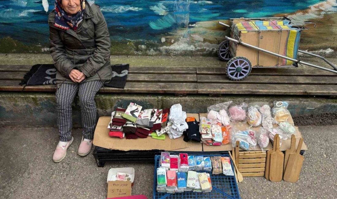 Bolu’da yaşayan 55 yaşındaki Ayşegül Arıcan, soğuk havaya rağmen sokakta