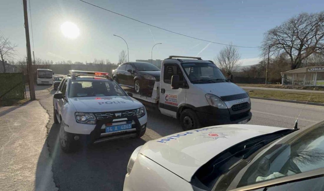 Bolu’da çakarlı araç kullanan sürücüye 138 bin lira ceza Bolu’da aracına çakar takan sürücüye trafik polisleri tarafından 138 bin