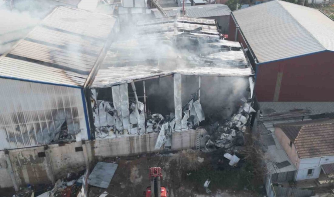 Kocaeli’nin Gebze ilçesinde boya imalathanesinde başlayan yangın, sunta imalathanesine sıçradı,