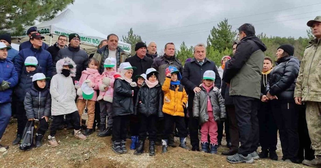 Bozüyük’te 21 Mart Dünya Ormancılık Günü’nde bin adet fidan toprakla buluştu Bilecik’in Bozüyük ilçesinde 21 Mart Dünya Ormancılık Günü dolayısıyla Saraycık