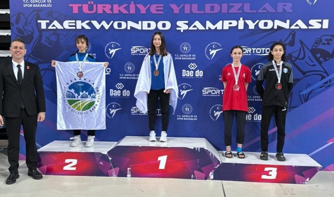 Antalya’da düzenlenen Türkiye Yıldızlar Taekwondo Şampiyonası’nda Sakarya Büyükşehir Belediyesi Spor