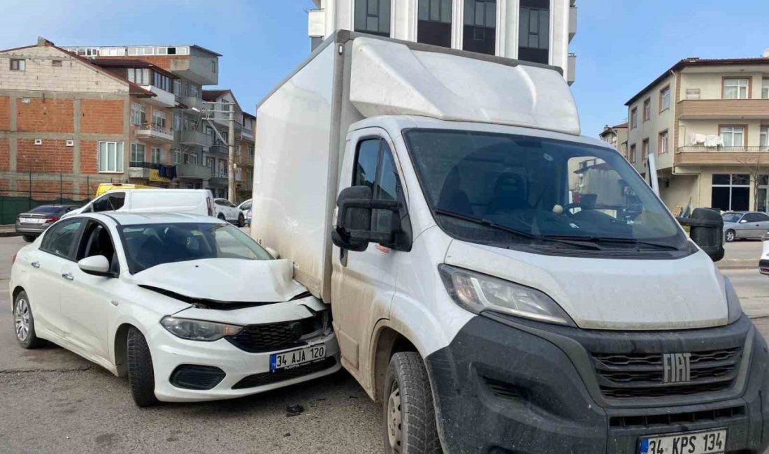 Çarpışmanın şiddetiyle otomobil kamyonetin altına girdi: 1 yaralı Kocaeli’nin İzmit ilçesinde çarpışmanın şiddetiyle otomobilin bir kısmı kamyonetin altına