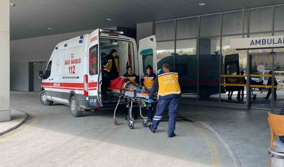 Çatıdan düşen kişi yaralandı Kocaeli’nin İzmit ilçesinde 3 metre yüksekliğindeki çatıdan düşen kişi yaralandı.