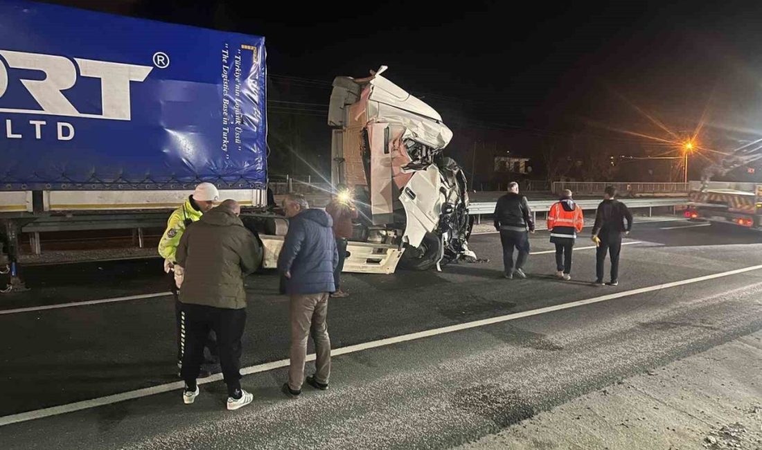 D100’da iki tır çarpıştı: 1 yaralı Kastamonu’nun Tosya ilçesi D100 karayolunda iki tırın çarpışması neticesinde meydana