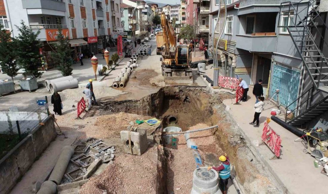 Denizciler Caddesi’nde altyapı çalışmalarının yüzde 55’i tamamlandı Kocaeli Büyükşehir Belediyesi İSU Genel Müdürlüğü, Derince Denizciler Caddesi’nde sürdürdüğü