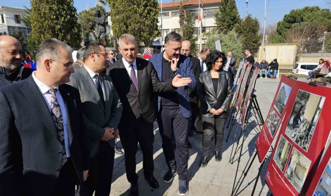 Gölcük Anıtpark’ta depreme karşı dayanıklı binalar konusunda bilinci arttırmak amacıyla