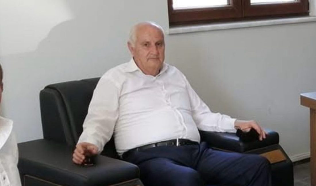 Devrilen traktörden düşen adam hayatını kaybetti Sakarya’nın Hendek ilçesinde bahçesinde çalıştığı esnada traktörün devrilmesi neticesinde yaralanan