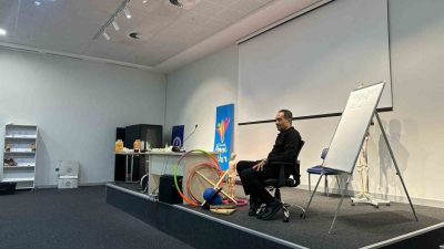 Kocaeli’de düzenlenen söyleşiye katılan Dr. Feridun Kunak, katılımcılara doğal reçetelerle