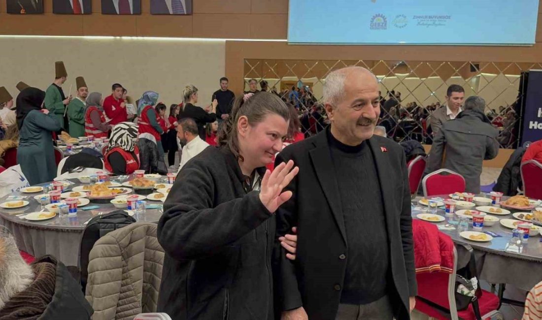 Down Sendromlu çocuklar semazen oldu Gebze’de düzenlenen iftar programında özel gereksinimli bireyler ile aileleri bir