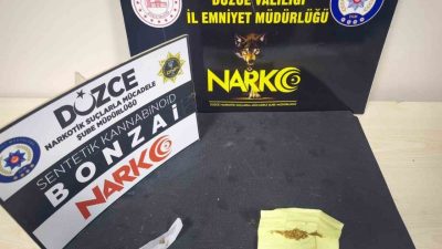 Düzce’de polis ekipleri tarafından Aziziye Mahallesinde bir evde uyuşturucu satıldığı