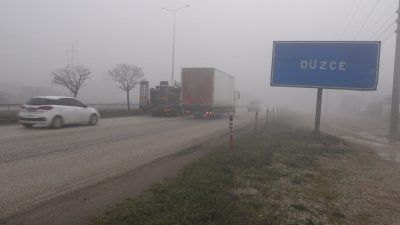 DÜZCE (İHA) – Düzce D100 Karayolunda sabah saatlerinde etkili olan