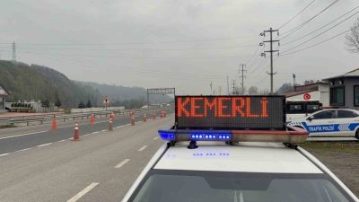 Düzce’de trafik polisi ekiplerince “Bayramınız Kemerli Olsun” denetimi yapıldı. Ayrıca,