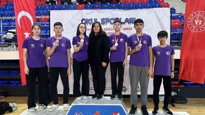 DÜZCE(İHA) – Niğde’de gerçekleştirilen gençler okul sporları taekwondo Türkiye birinciliği