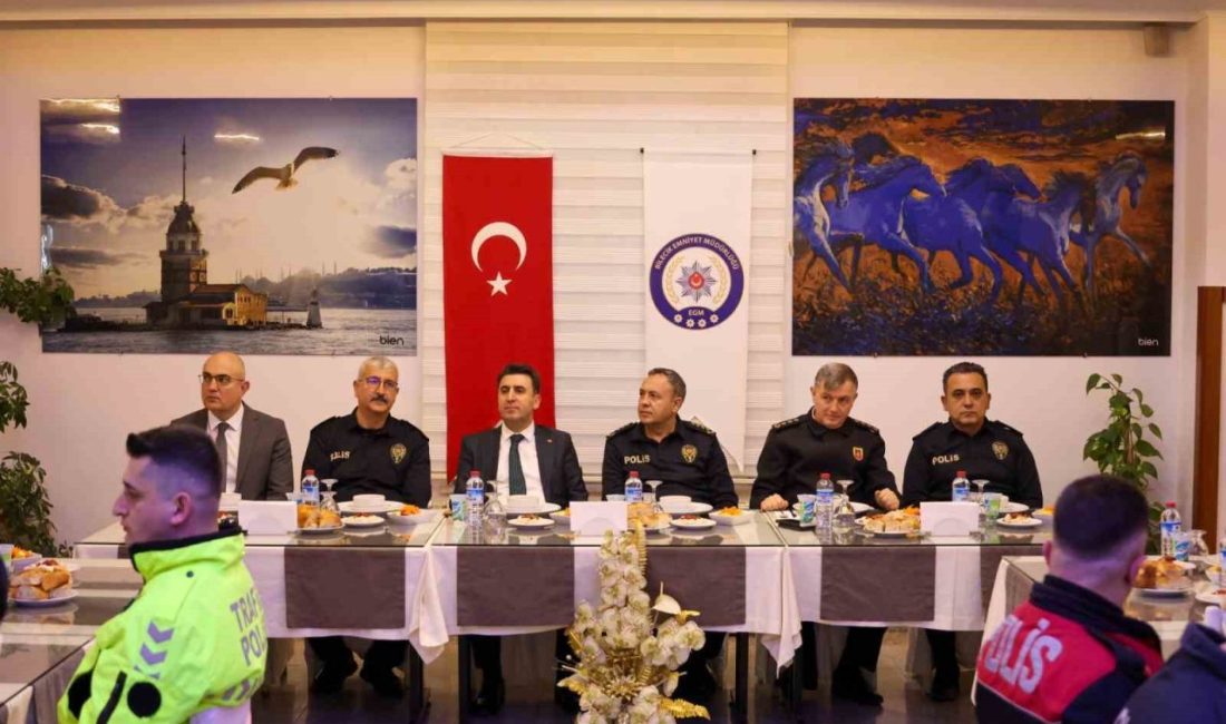 Emniyet personelleriyle iftar programı Bilecik Valisi Şefik Aygöl, polisevinde düzenlenen iftar programında Bilecik Emniyet