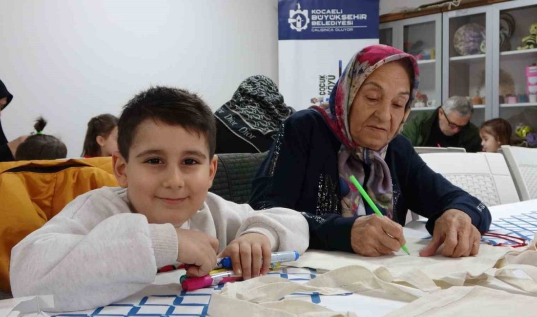 Kocaeli’de düzenlenen “Filizden Çınara” boyama etkinliğinde dedeler ve nineler, torunlarıyla
