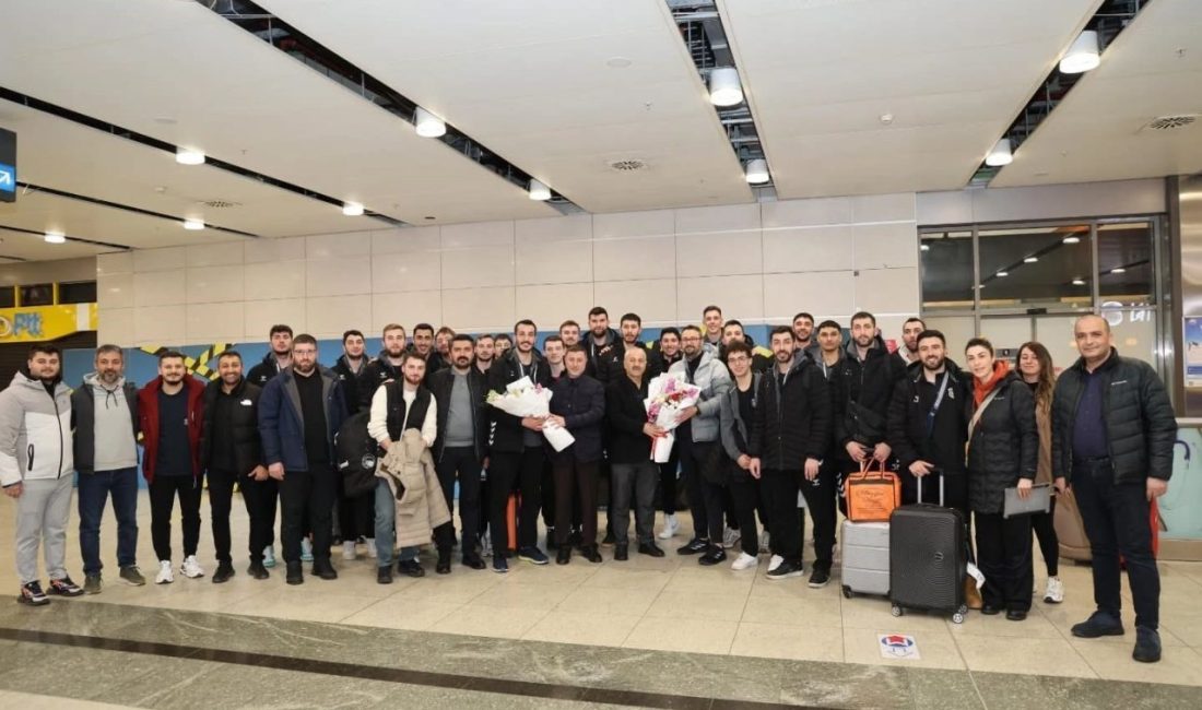 Gebze’nin voleybol takımı çiçeklerle karşılandı Gebze Belediye Başkanı Zinnur Büyükgöz, Gümüşhane deplasmanında 3-0 galip gelerek
