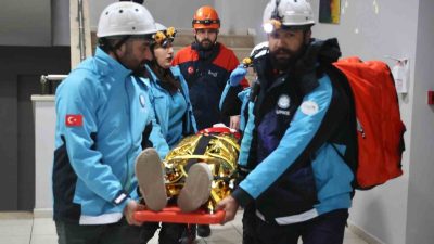 DÜZCE (İHA) – Düzce’de lise pansiyonunda gerçekleştirilen tatbikatta öğrenciler, hem