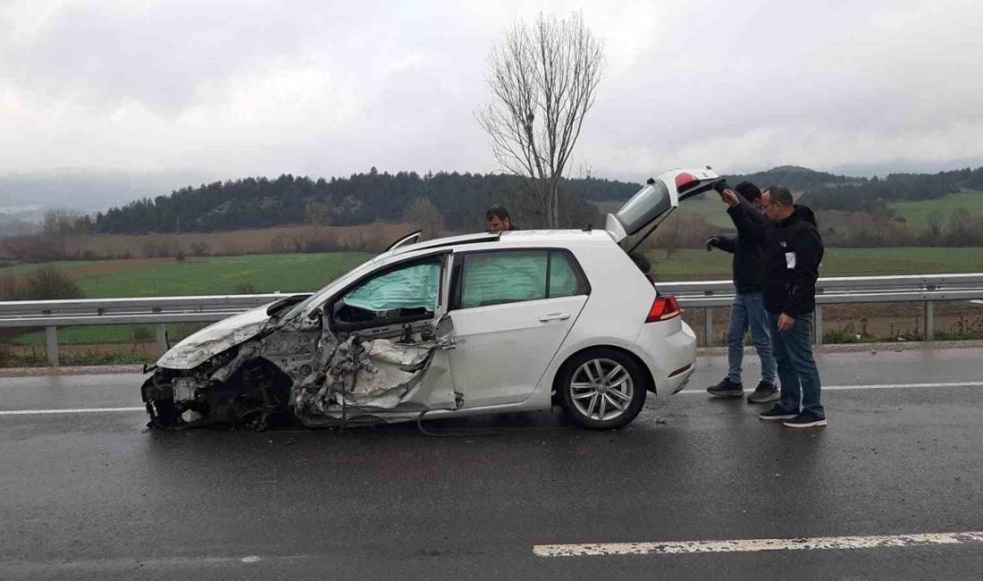 Bolu’da doktorun kullandığı otomobil, hastaneye gittiği sırada karşı yönden gelen