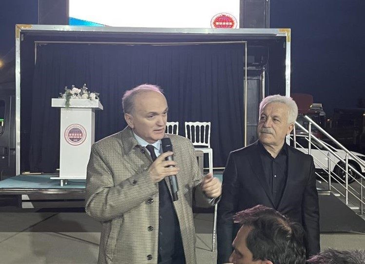 DÜZCE (İHA) – Düzce’de iş adamları ile taşıyıcı esnafı iftar