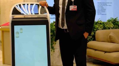 Türkiye’de özel bir hastanede kullanılmaya başlanan yapay zeka destekli robot,