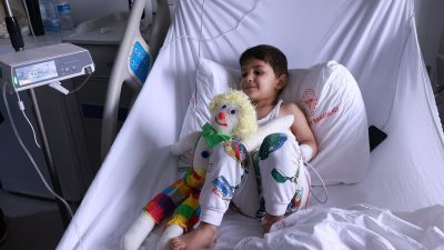 Kocaeli’de kursiyerler, el emeği göz nuruyla hazırladıkları bez bebekleri hastanede