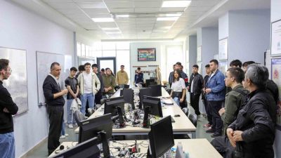 Kocaeli’den SUBÜ’ye gelen havacılık ve yazılım eğitimi gören lise öğrencileri,