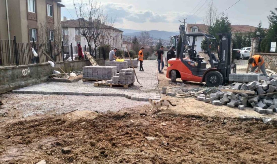 Başiskele’de hava sıcaklıklarının mevsim normallerinin üzerinde seyretmeye başlamasıyla üstyapı çalışmalarına